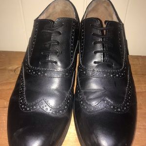 Ben Sherman black tie up.